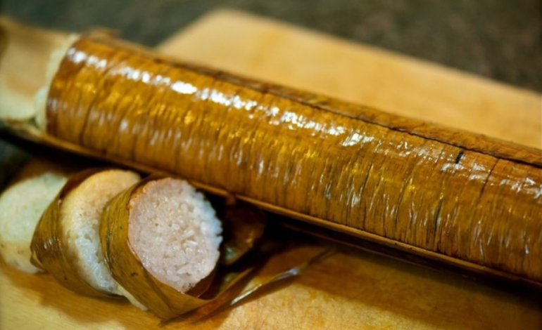 Lemang Makanan Tradisional Yang di Bakar