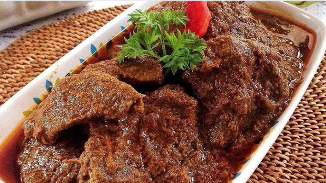 Rendang Daging Tradisional Indonesia Dengan Rasa Khas