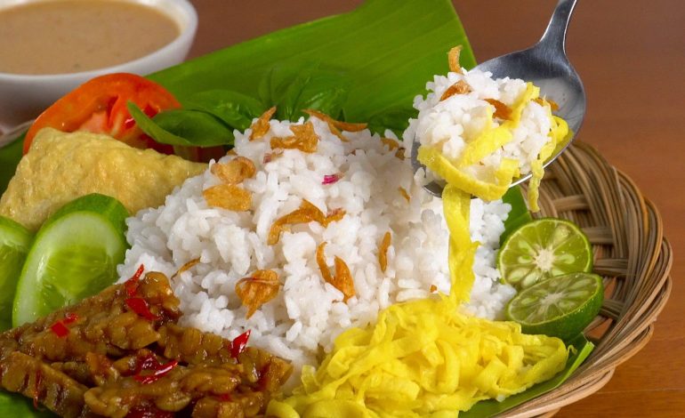 Nasi Uduk Makanan Khas Betawi Yang Terpopuler Di Indonesia