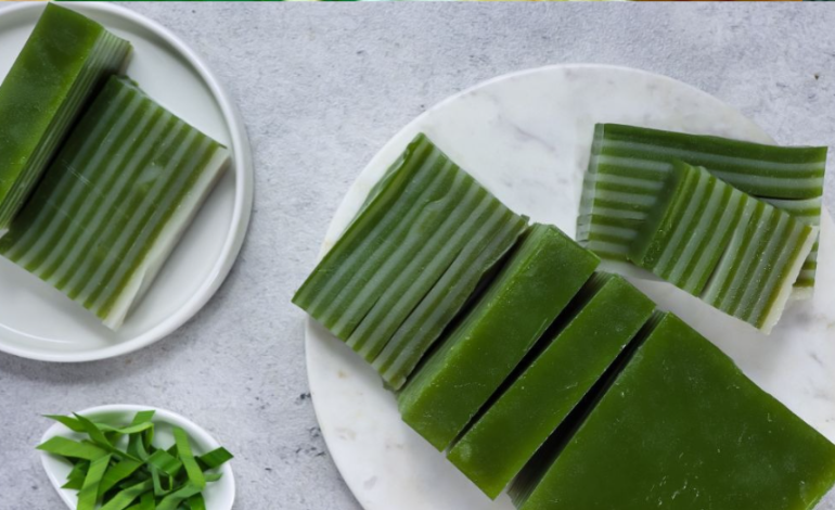 Kue Lapis Khas Tradisional Berwarna-warni di Indonesia