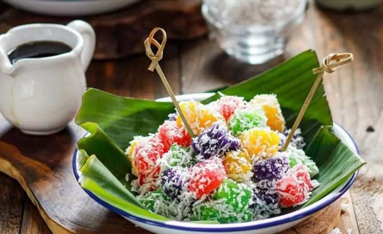 Cenil Jajanan Pasar Tradisional Khas Jawa Indonesia